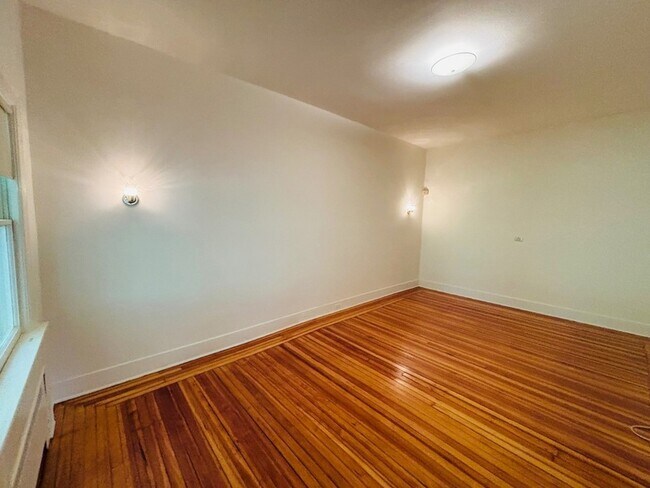 68-0 1 Wheatley Rd in Old Westbury, NY - Building Photo - Building Photo