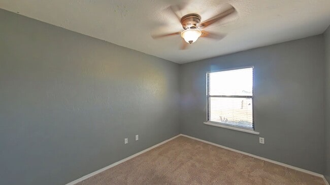 7710 SW Crystal Hills Pl in Lawton, OK - Building Photo - Building Photo