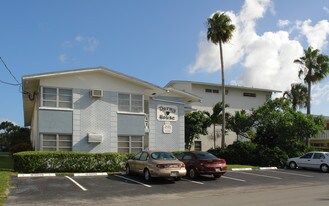 Dormy House in Fort Lauderdale, FL - Building Photo