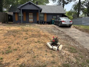 615 W Dallas St in Conroe, TX - Building Photo - Building Photo