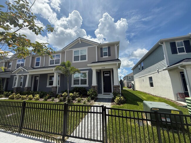 4248 Sadler Rd in Apopka, FL - Foto de edificio - Building Photo