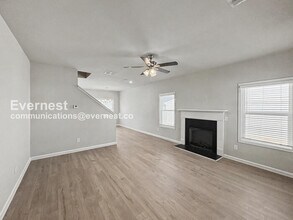 322 Bertha Honey Stewart Dr in Jackson, GA - Foto de edificio - Building Photo