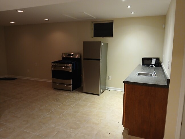 7001 Chain Fern Ct in Clinton, MD - Foto de edificio - Building Photo