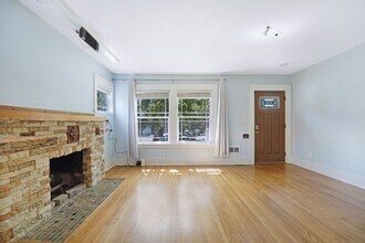 2130 Dexter Ave N in Seattle, WA - Building Photo - Building Photo