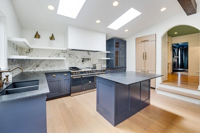 7044 8th Ave NW in Seattle, WA - Building Photo - Building Photo