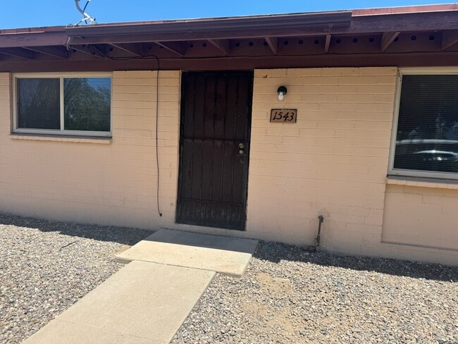 property at 1543 W Roger Rd