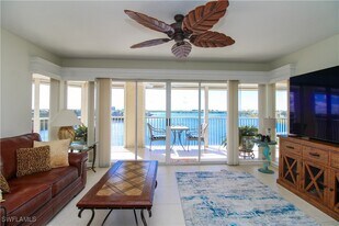 4895 Bonita Beach Rd SW in Bonita Springs, FL - Building Photo