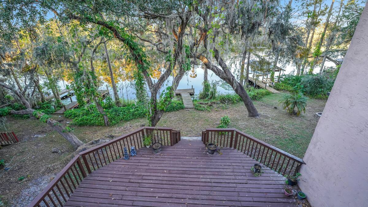 6040 River Trace Rd in Tampa, FL - Foto de edificio