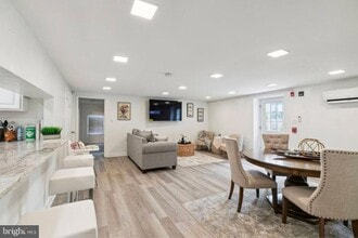 311 Old Rodgers Rd in Bristol, PA - Building Photo - Building Photo