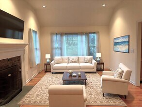 5 Howes Ct in Ridgefield, CT - Building Photo - Building Photo