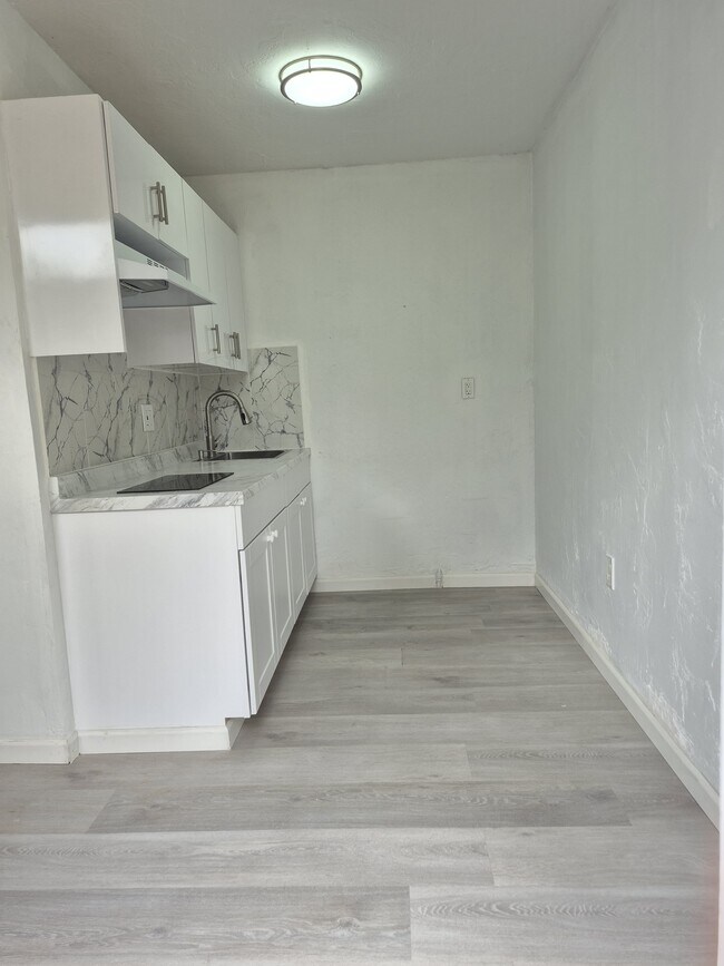 628 SW Krome Ter, Unit 3 in Homestead, FL - Foto de edificio - Building Photo