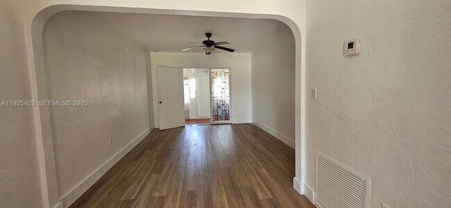 1840 Roosevelt St in Hollywood, FL - Foto de edificio - Building Photo