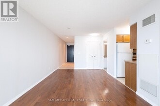 18 Yonge St in Toronto, ON - Building Photo - Building Photo