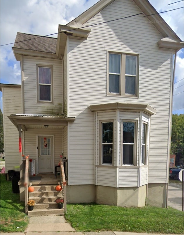 property at 216 S Wade Ave