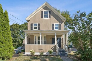 22 York St, Unit Apt #2 in Kennebunk, ME - Building Photo