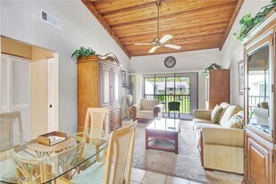 2972 Kings Lake Blvd in Naples, FL - Building Photo