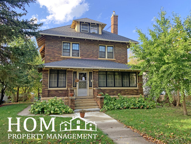722 S Broad St, Unit 2 in Mankato, MN - Foto de edificio - Building Photo