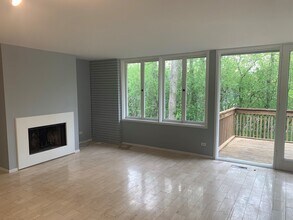 715 Longwood Dr in Lake Forest, IL - Building Photo - Building Photo