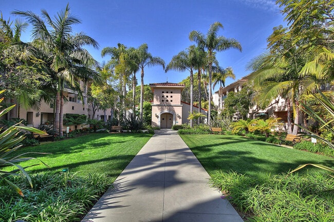 402 Por La Mar Cir in Santa Barbara, CA - Building Photo - Building Photo