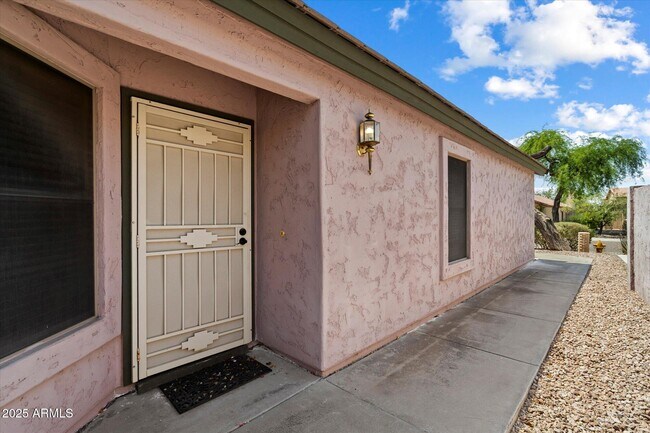21821 N 48th Pl in Phoenix, AZ - Foto de edificio - Building Photo