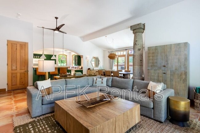 690 W Linda Vista Dr in Palm Springs, CA - Building Photo - Building Photo