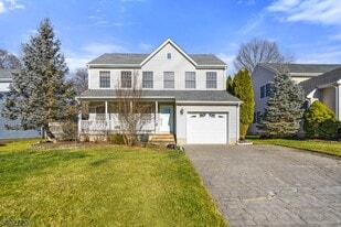 6 Hoagland Ct in Bridgewater, NJ - Building Photo