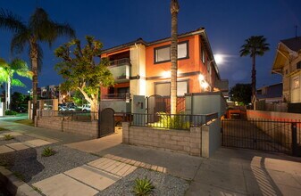 Locust Avenue Apartments in Long Beach, CA - Foto de edificio - Building Photo