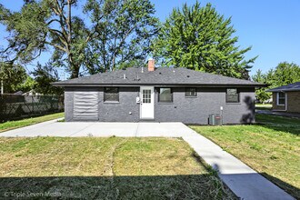 8053 Newland Ave in Oak Lawn, IL - Building Photo - Building Photo