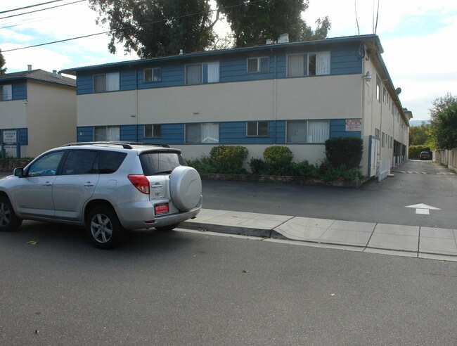 Windsor Court Apartments in Mountain View, CA - Building Photo - Building Photo