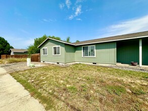 2201 Brooksfield Street in Ellensburg, WA - Building Photo - Building Photo