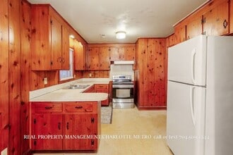 3025 Amity Garden Ct in Charlotte, NC - Building Photo - Building Photo