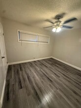 1044 W. 110th St. in Los Angeles, CA - Foto de edificio - Interior Photo