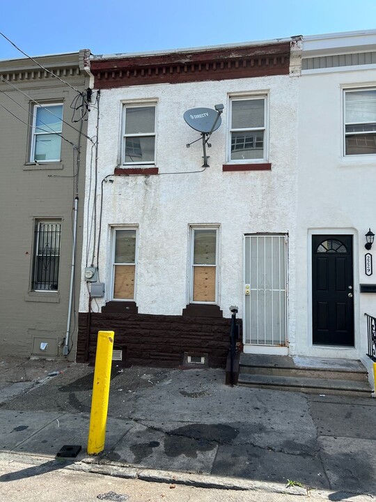 2227 Ann St in Philadelphia, PA - Building Photo