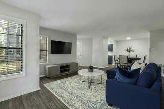 Rhodes Ferry in Decatur, AL - Foto de edificio - Building Photo