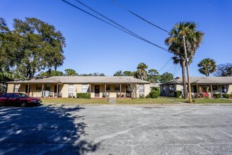 Capri Villa in Jacksonville, FL - Foto de edificio - Building Photo