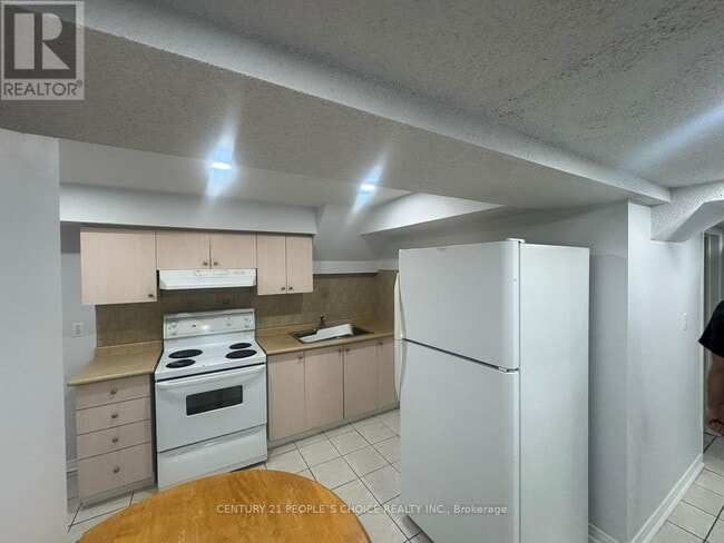 property at 3 Chapparal Dr