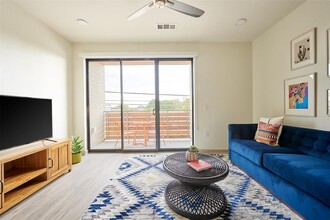 4811 Woodrow Ave in Austin, TX - Foto de edificio - Building Photo