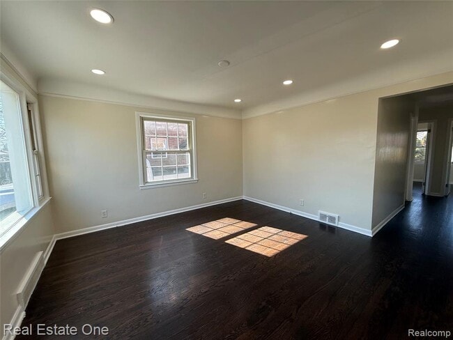 6991 Colonial St in Dearborn Heights, MI - Building Photo - Building Photo