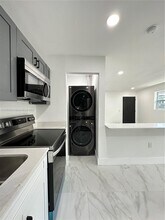 1453 NW 34th St-Unit -1453 in Miami, FL - Foto de edificio - Building Photo