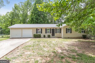 5819 S Quail Dr in Douglasville, GA - Building Photo