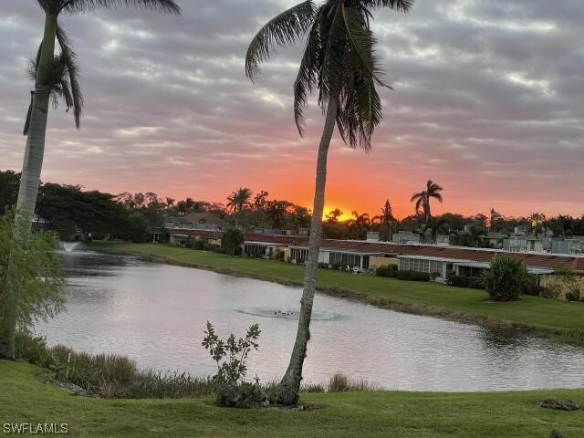 185 Palm Dr-Unit -18-J in Naples, FL - Foto de edificio - Building Photo