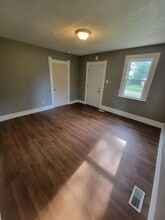 2347 N Lyon Ave in Springfield, MO - Building Photo - Building Photo