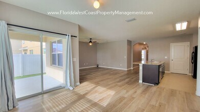 3911 Wayfarer Wy in Palmetto, FL - Building Photo - Building Photo