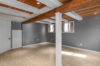 756 N 103rd St in Seattle, WA - Foto de edificio - Building Photo