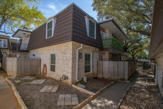 8030 Broadway, Unit 202c in San Antonio, TX - Building Photo - Building Photo