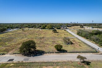 Cavile Place in Fort Worth, TX - Building Photo - Building Photo