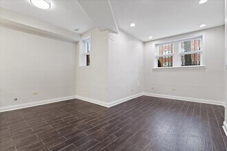 4906 N Whipple St, Unit G in Chicago, IL - Building Photo - Building Photo