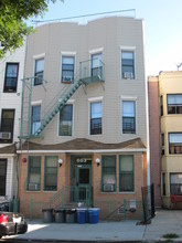 683 Evergreen Ave in Brooklyn, NY - Building Photo - Building Photo