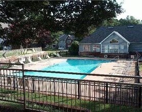 401 Columbiana Dr in Columbia, SC - Building Photo - Building Photo