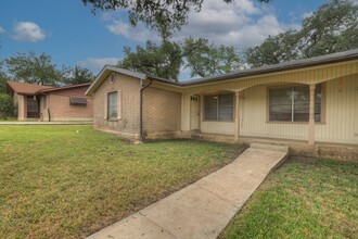 334-336-336 Craddock Ave in San Marcos, TX - Building Photo - Building Photo